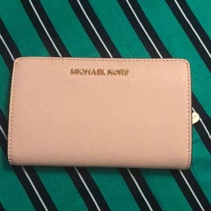 💥 Micheal Kors Pink Wallet 💥